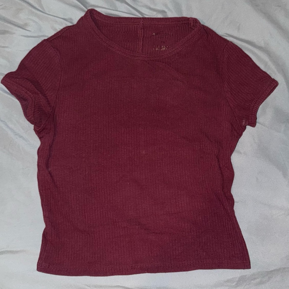 American Eagle Outfitters Maroon Short Sleeve Tee